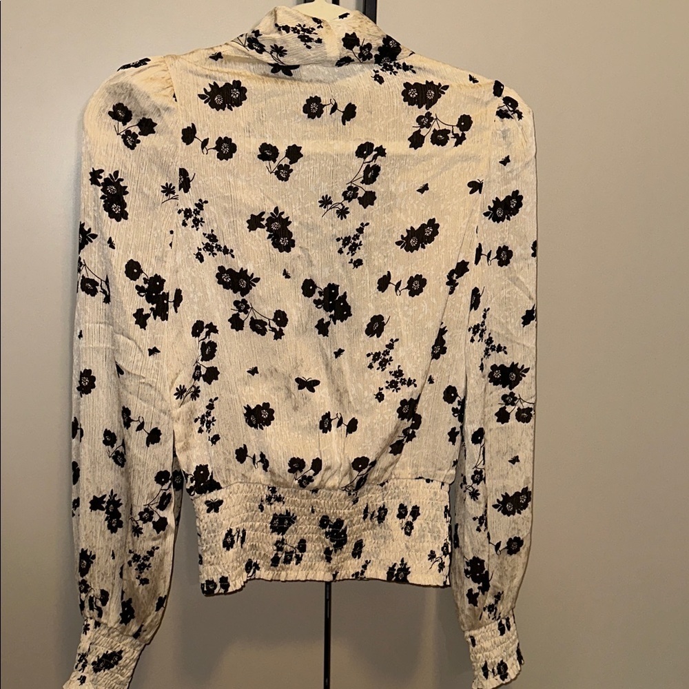 Heartloom Floral Wrap Blouse - Cream and Black size xs - Picture 5 of 5